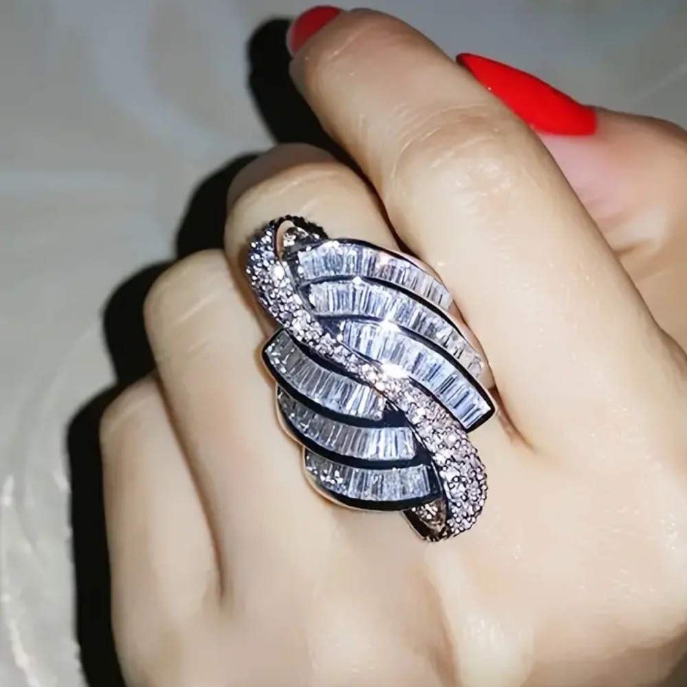 Stunning, Cocktail Simulated Diamonds Bling, Statement Silver plated Ring Sz 8